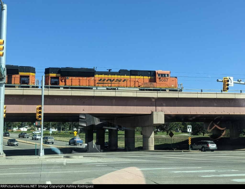 BNSF 9087